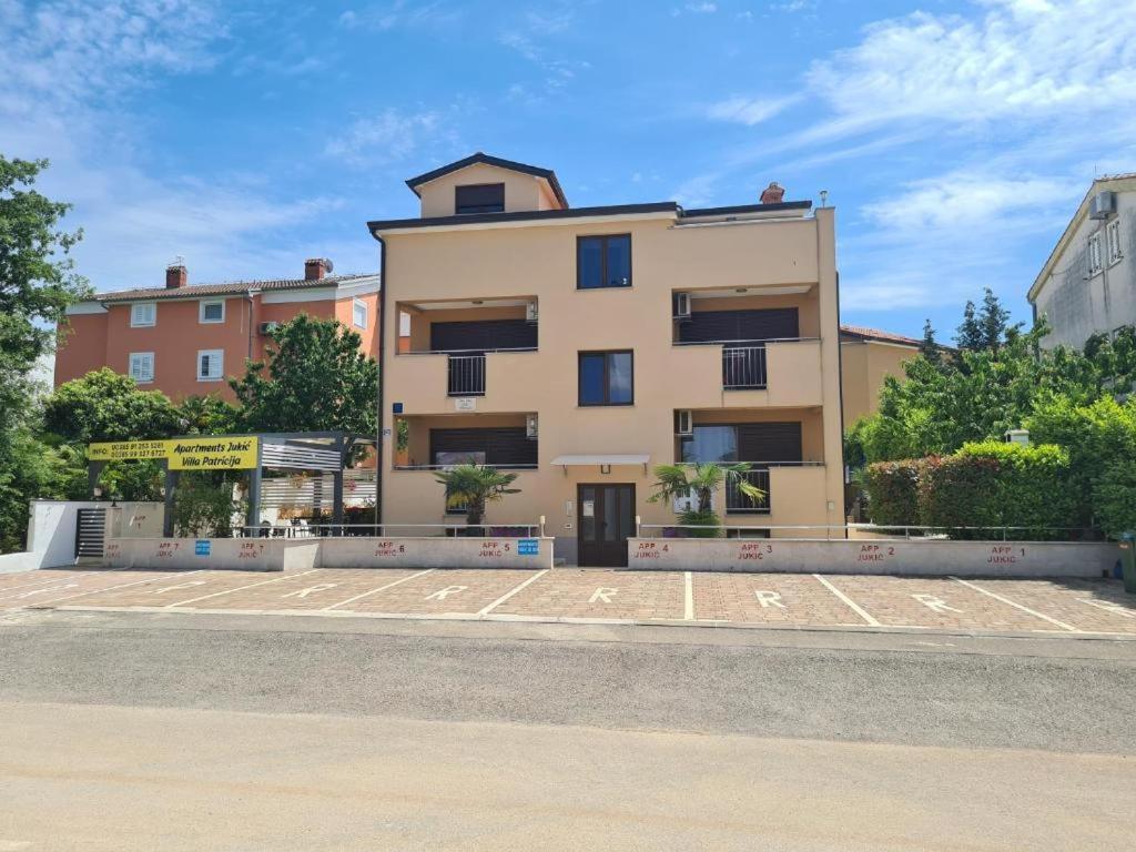 Villa Patricija-Apartmani Пореч Экстерьер фото