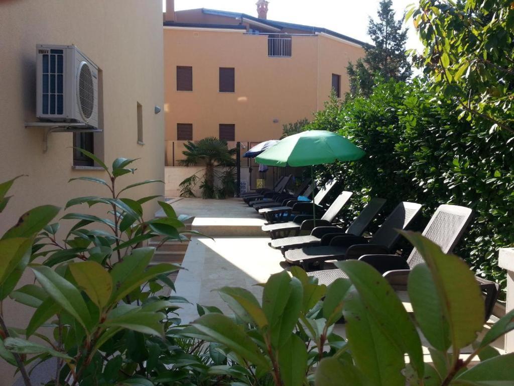 Villa Patricija-Apartmani Пореч Экстерьер фото