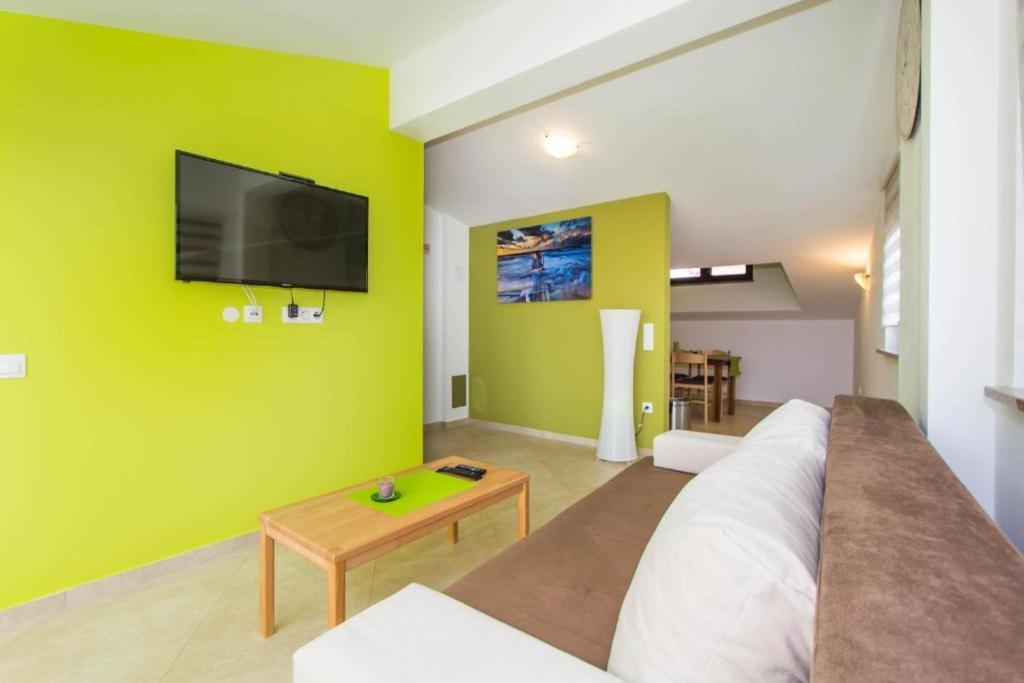 Villa Patricija-Apartmani Пореч Экстерьер фото